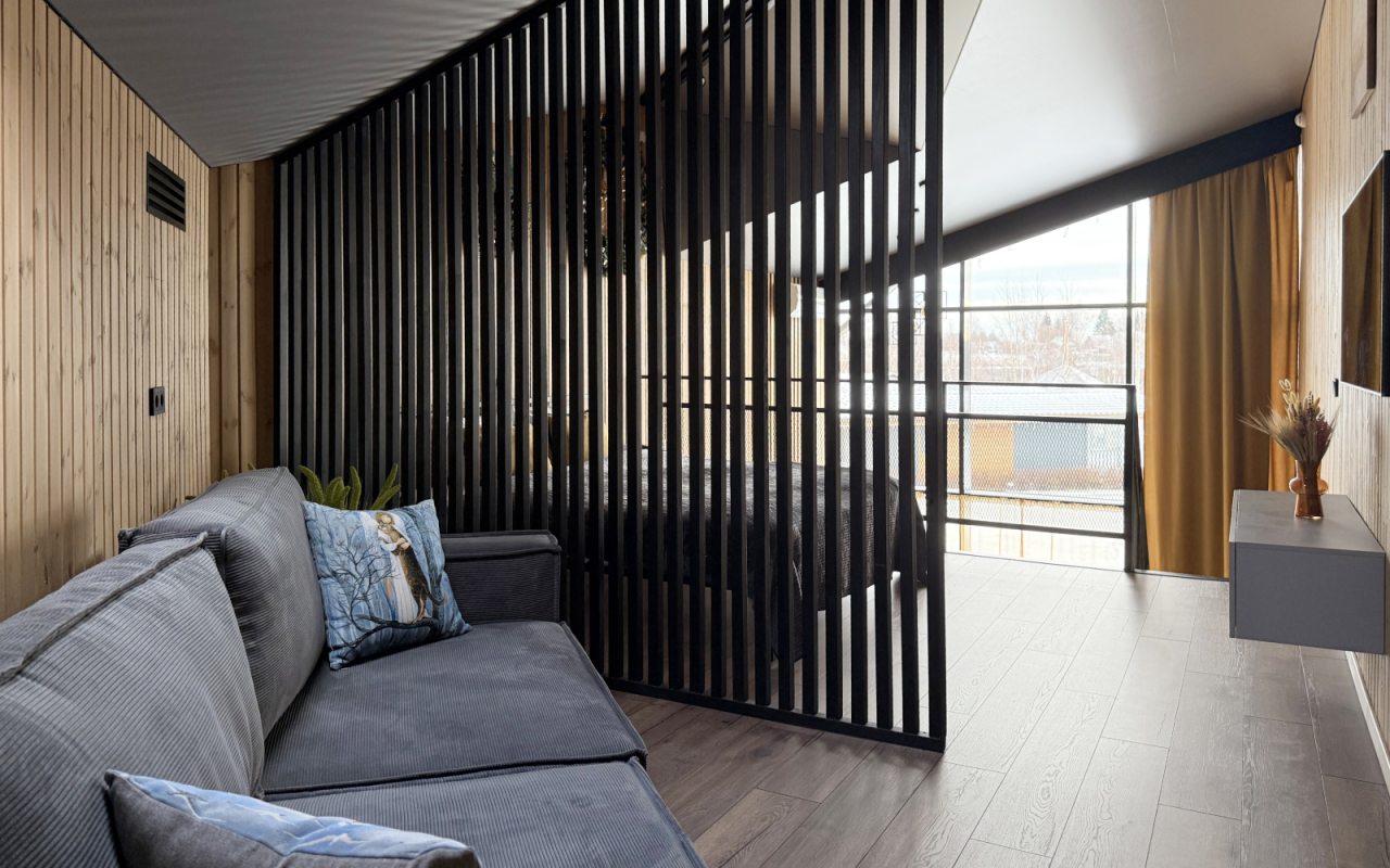 Второй этаж двухуровневого номера люкс