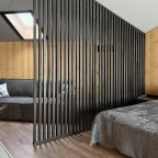 Второй этаж двухуровневого номера люкс