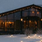 Фасад главного корпуса с номерами