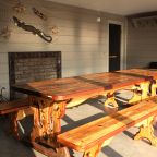 Предбанник с обеденным столом