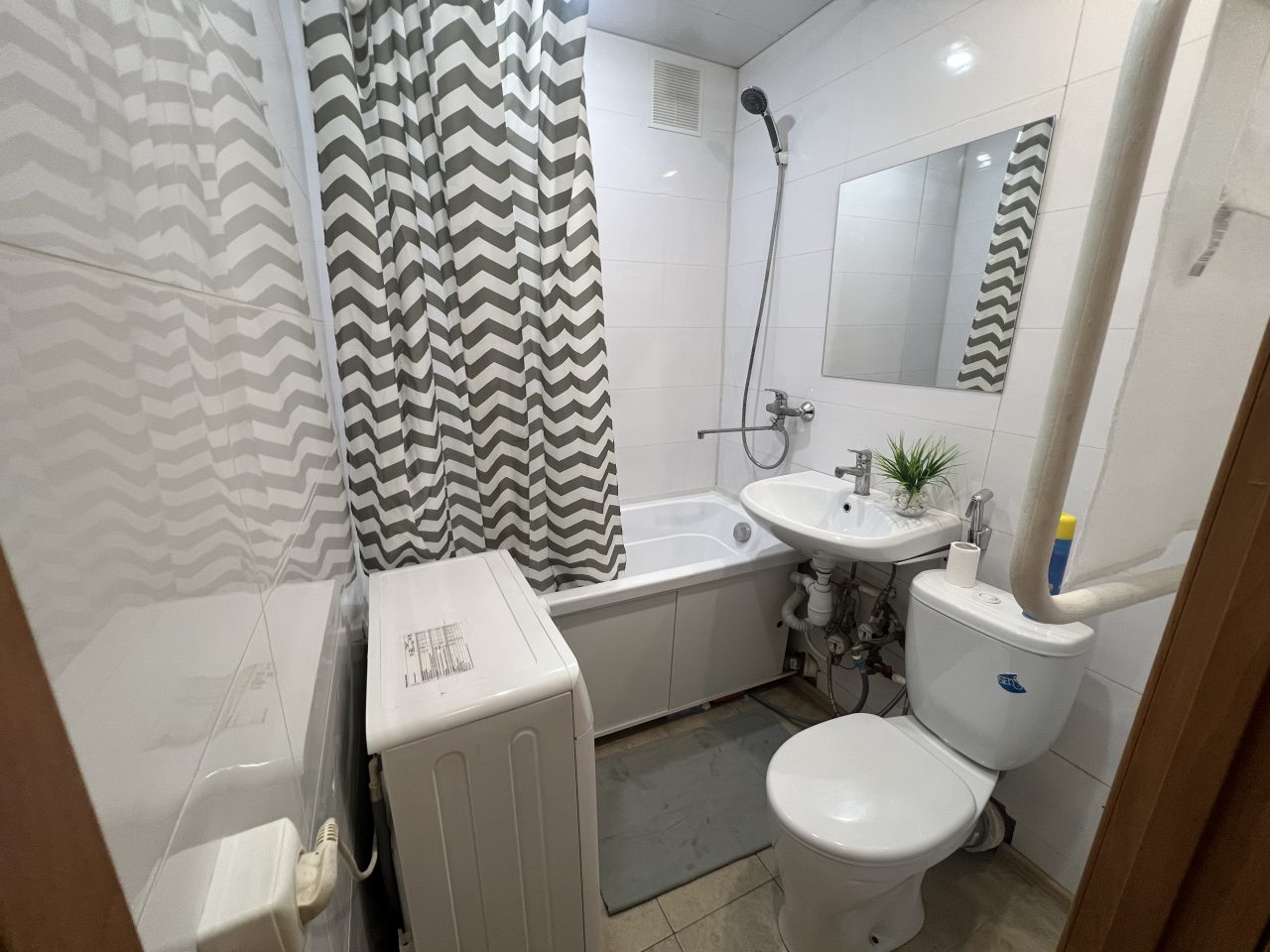 Квартира (ART ROОM), Апартаменты ART ROОM в минуте от метро Молодежная