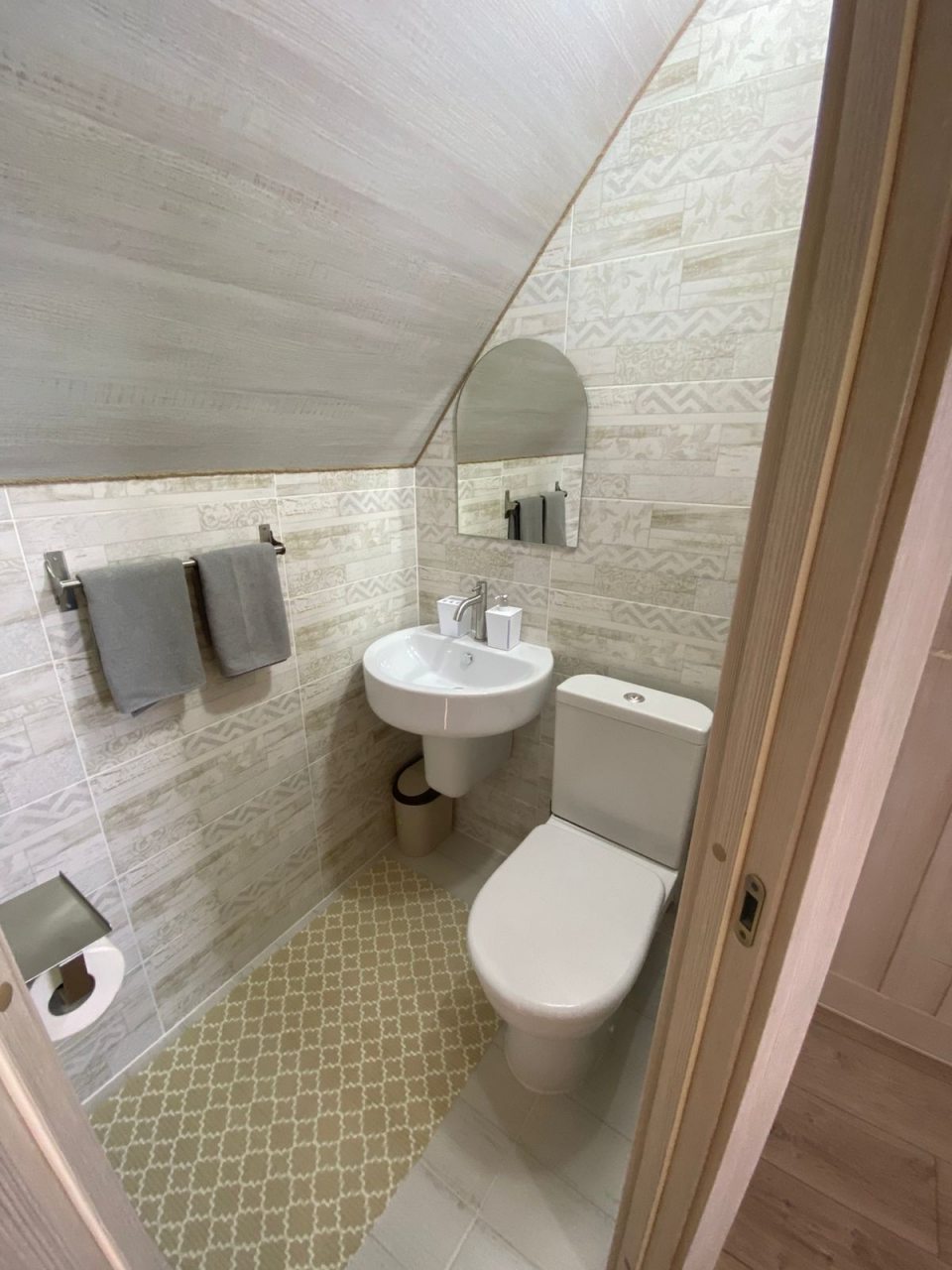 Апартаменты (Апартаменты № 6), Гостиница Сосна