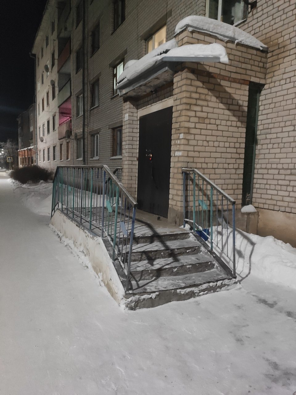 Здание. Вход