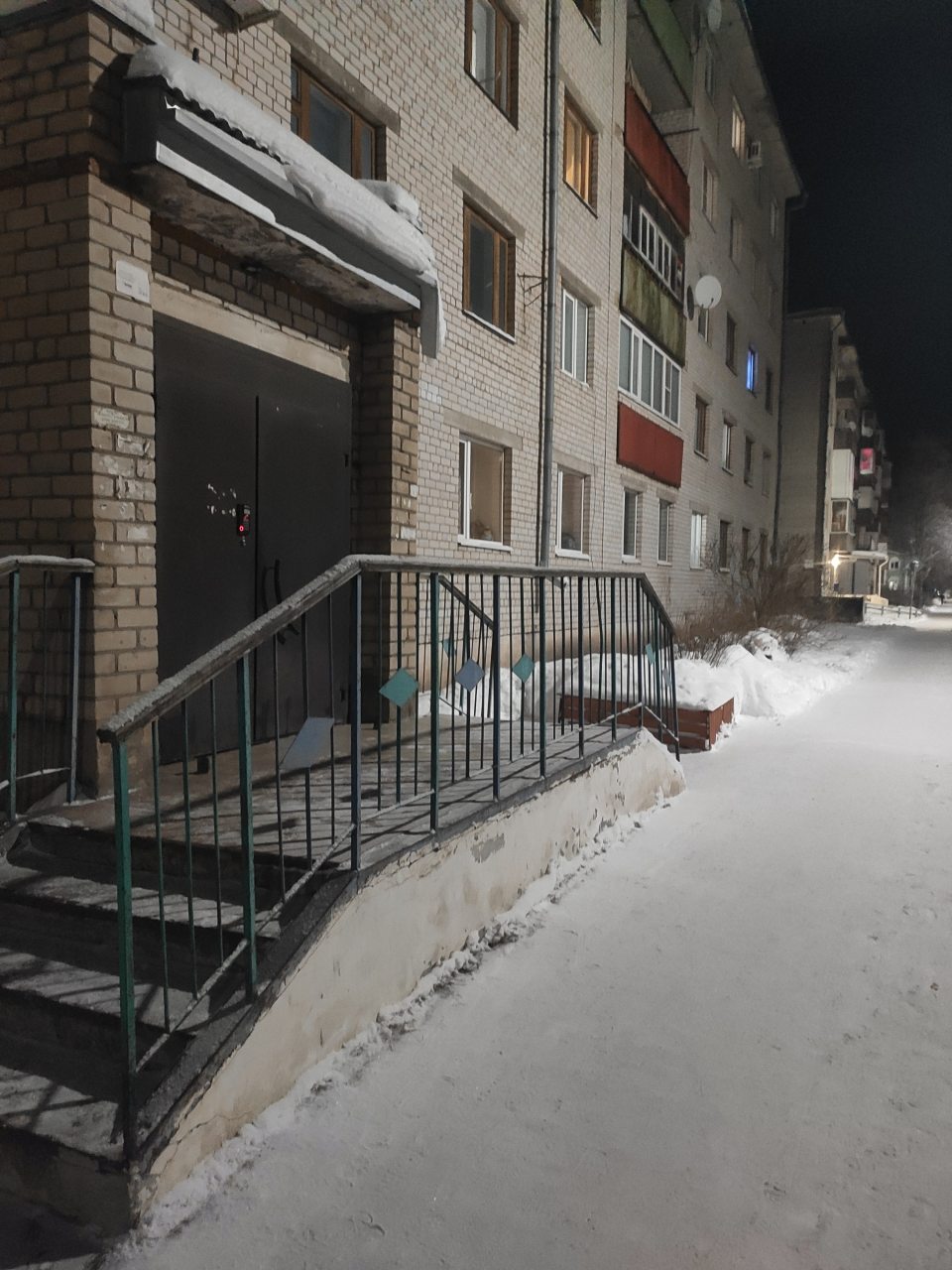 Здание. Вход