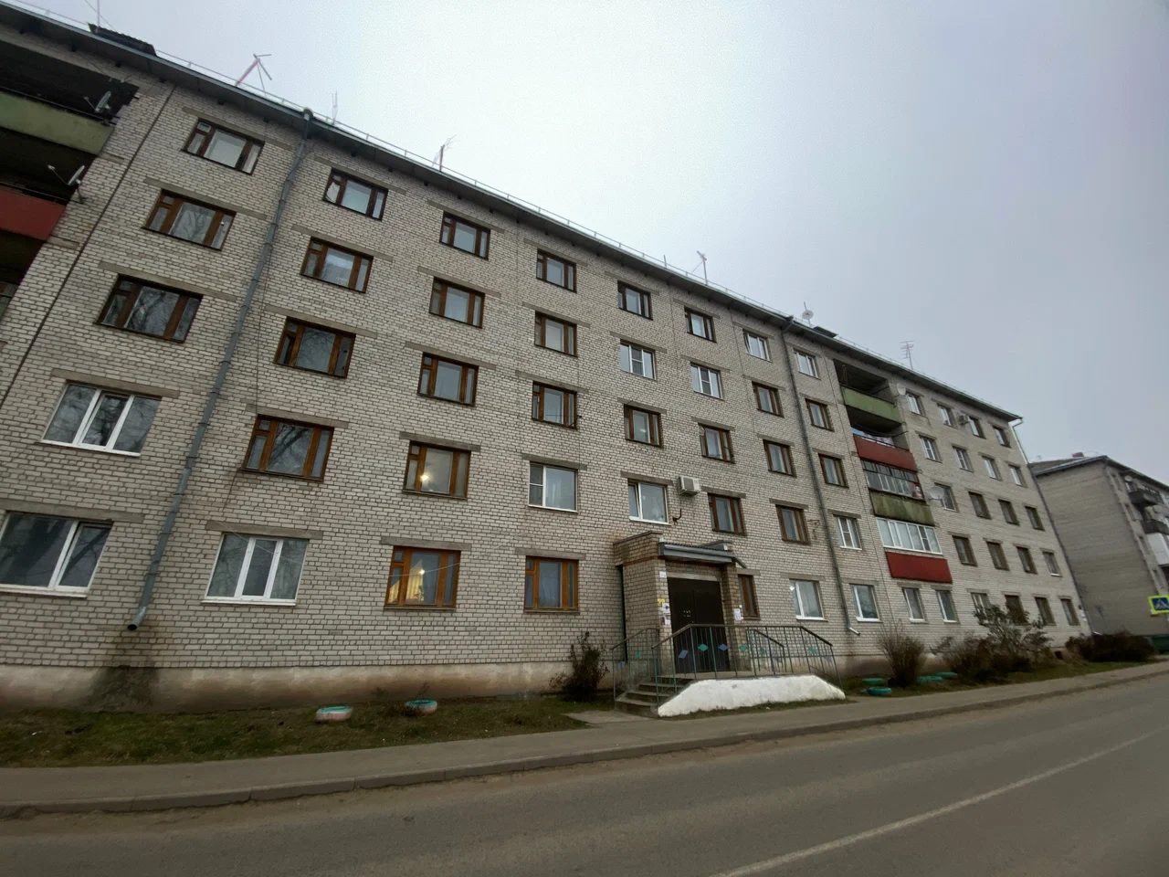 Здание. Вход