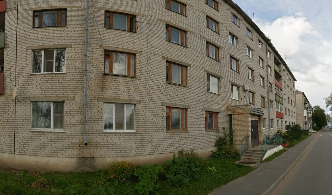 Здание. Вход