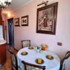 Автостоянка / Парковка, Апартаменты 2-к в Английском стиле в центре города