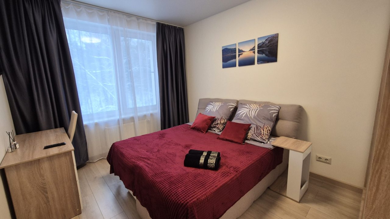 Трёхместный и более, Апартаменты На бульваре Академика Ландау 1