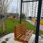 Современная новая детская площадка.