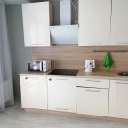 Удобный кухонный гарнитур со все необходимым.