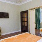 Четырехместный (Двухкомнатные апартаменты с балконом (75кв.м.)), Апартаменты Элитные на Декабристов 7