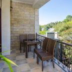 Четырехместный (Двухкомнатные апартаменты с балконом (75кв.м.)), Апартаменты Элитные на Декабристов 7