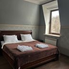 Сьюит (Трёхкомнатные апартаменты с балконом (96кв.м.)), Апартаменты Элитные на Декабристов 7