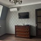 Сьюит (Трёхкомнатные апартаменты с балконом (96кв.м.)), Апартаменты Элитные на Декабристов 7