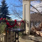 Подвесное кресло-капля, Апартаменты Элитные на Декабристов 7