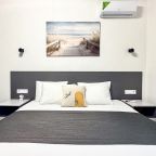 Двуспальная кровать с ортопедическим матрасом