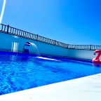 Открытый бассейн с подогревом с красивым видом на окрестности Анапы, Гостевой дом Апарт Июль