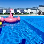 Открытый бассейн с подогревом с красивым видом на окрестности Анапы, Гостевой дом Апарт Июль