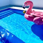 Открытый бассейн с подогревом с красивым видом на окрестности Анапы, Гостевой дом Апарт Июль