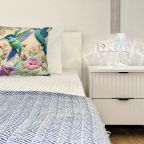 Могут быть соединены в двуспальную кровать