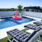 Открытый бассейн с подогревом с красивым видом на окрестности Анапы, Гостевой дом Апарт Июль