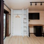 Полулюкс (Полулюкс), Гостевой дом Времена года