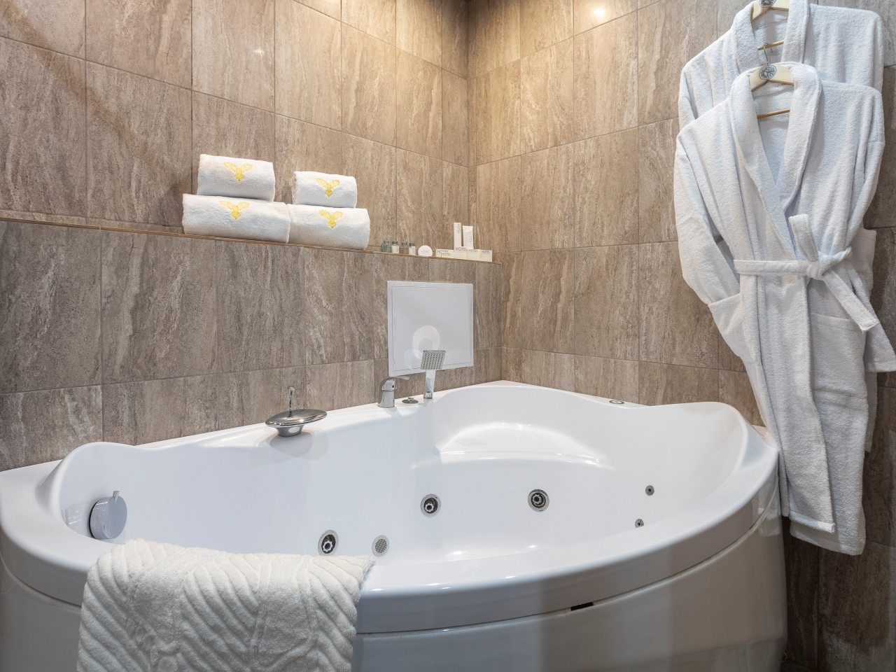 Люкс (Люкс), Гостиница Сова Некрасовка