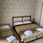 Трёхместный номер с двуспальной и односпальной кроватью