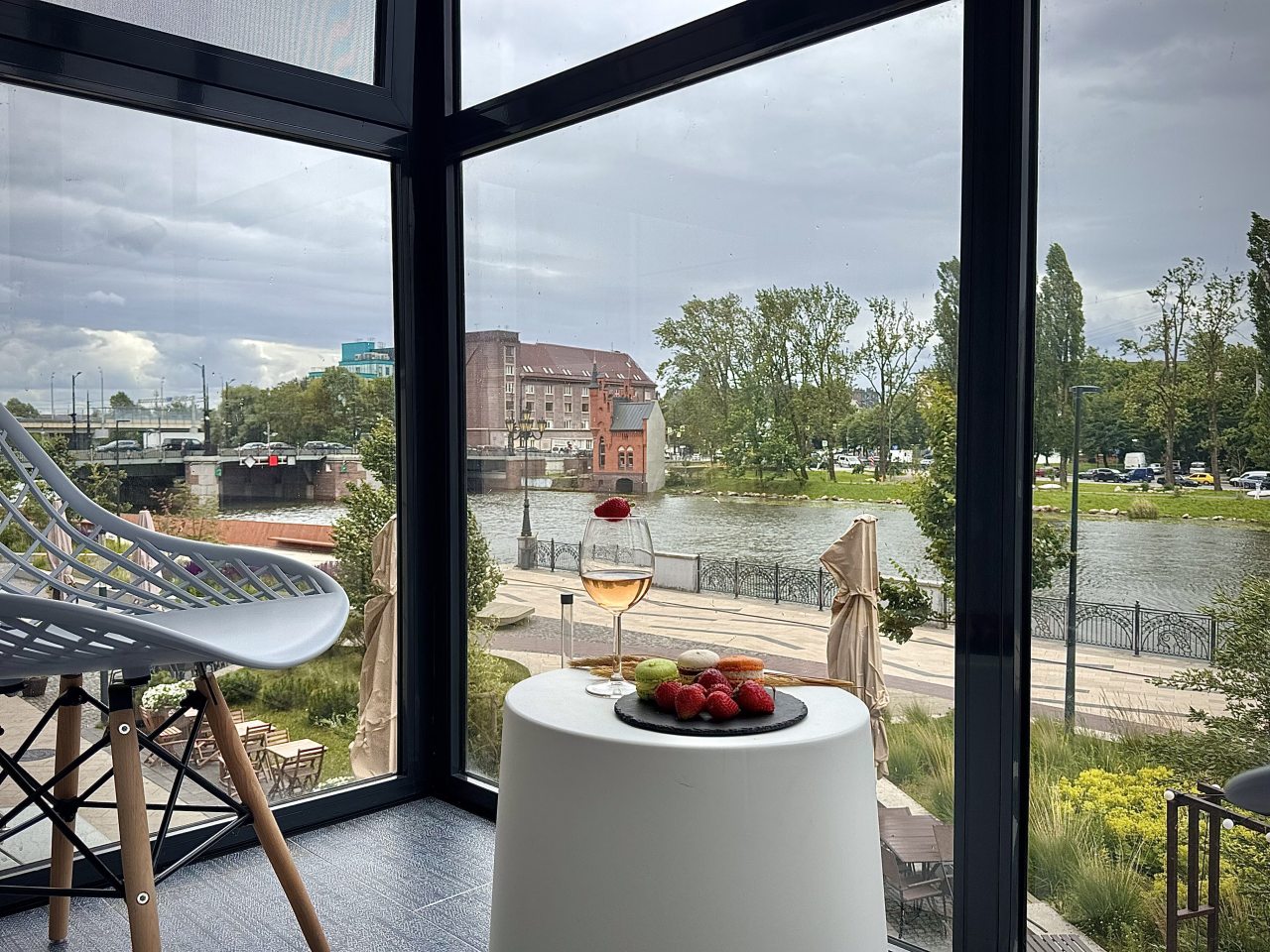 Студио (С балконом и видом на реку), Апартаменты Kenig Holidays в премиум ЖК Рыбная Деревня