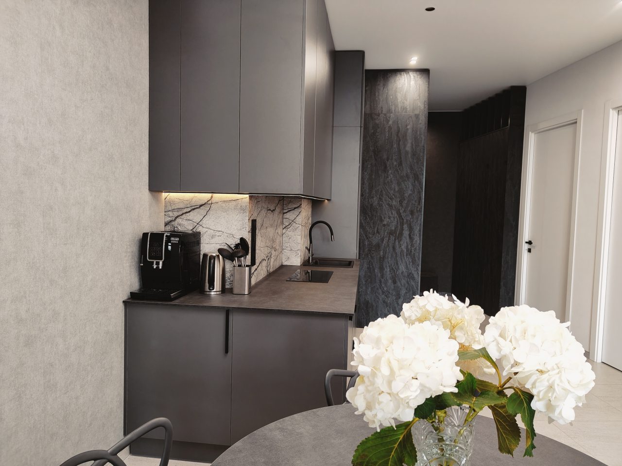 Квартира (С балконом и видом на реку 2к), Апартаменты Kenig Holidays в премиум ЖК Рыбная Деревня