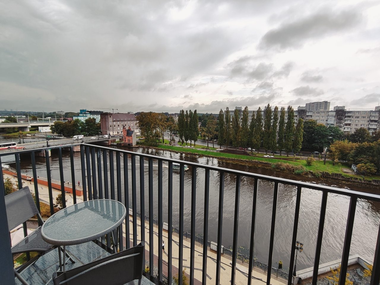 Квартира (С балконом и видом на реку 2к), Апартаменты Kenig Holidays в премиум ЖК Рыбная Деревня