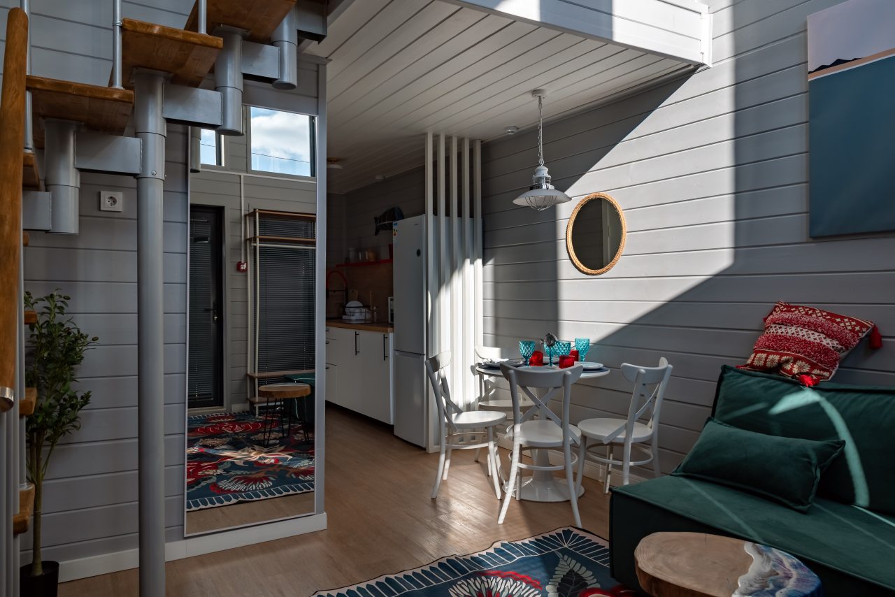 Дом (Бриз), База отдыха EOS