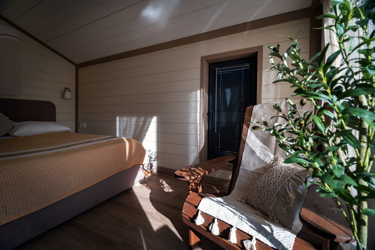 Семейный (Жемчужина), База отдыха EOS