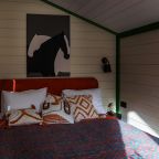 Дом (Жокей), База отдыха EOS