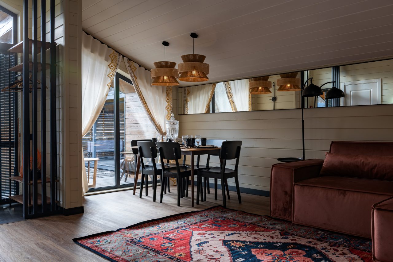 Дом (Жокей), База отдыха EOS