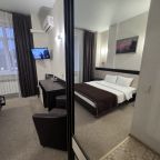 Люкс (Люкс с двухспальной кроватью), Отель Вятские улочки Алые паруса