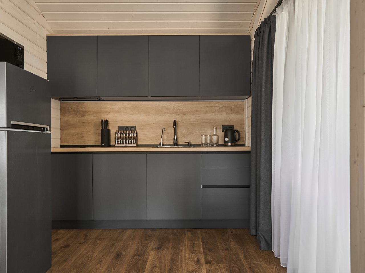 Дом (Дом с Гриль-домом №4), База отдыха LAND BREEZE