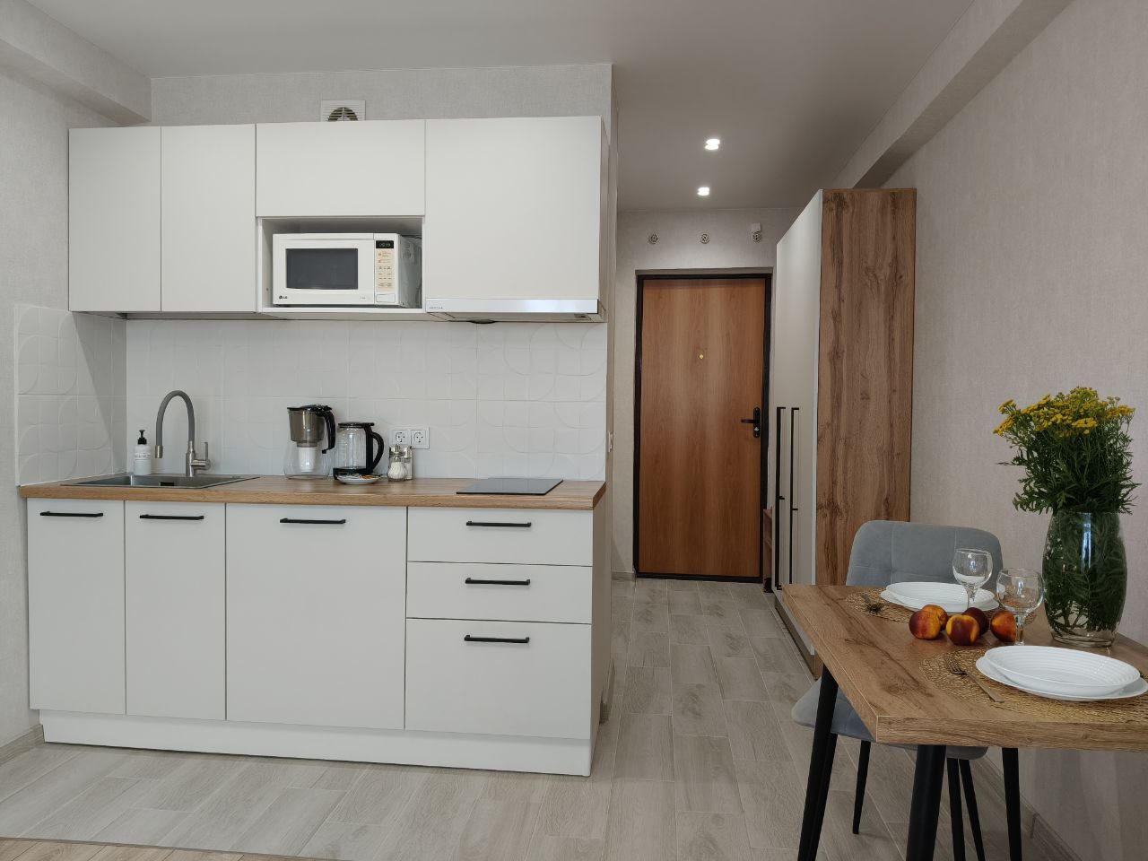 Полноценная кухня с бытовой техникой