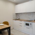 Стол обеденный и для работы, удобные стулья