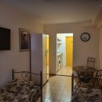 Студио (Студия 3), Апартаменты Дзамбала