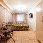 Студио (Студия 3), Апартаменты Дзамбала