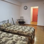 Студио (Студия 6), Апартаменты Дзамбала