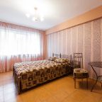 Студио (Студия 6), Апартаменты Дзамбала