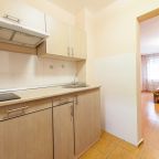 Студио (Студия 5), Апартаменты Дзамбала