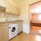 Студио (Студия 7), Апартаменты Дзамбала