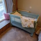 Кроватка для детей до 1 года с матрацем, подушкой и пелёнкой, Апартаменты у Южного вокзала