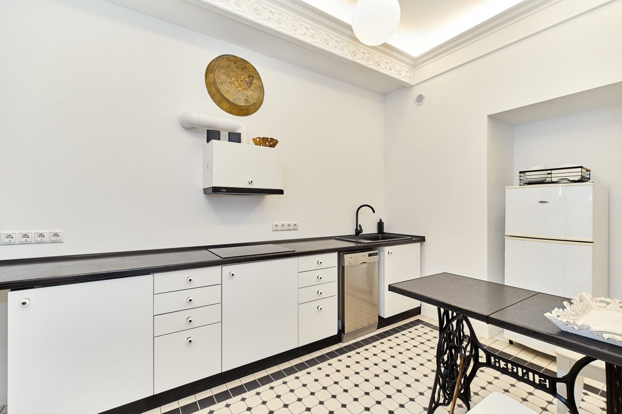 Кухня в апартаментах 100 м2