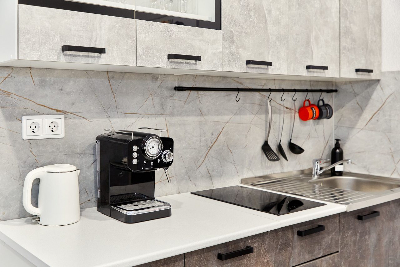 Кухня в апартаментах 55 м2