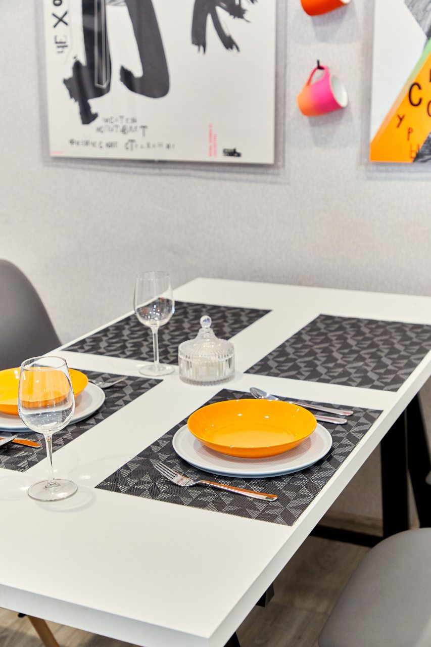 Обеденный стол