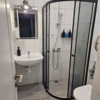 Ванная комната с душевой кабиной